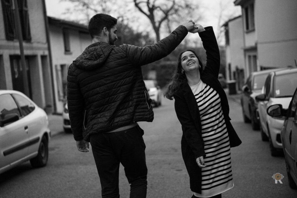 Séance photo lifestyle de couple à Toulouse. Rufino Studio.