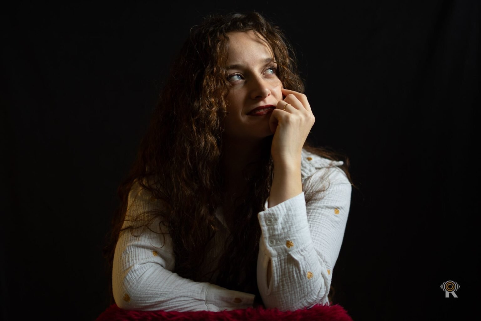 Portrait studio de Jennifer, un exemple de rendu personal branding
