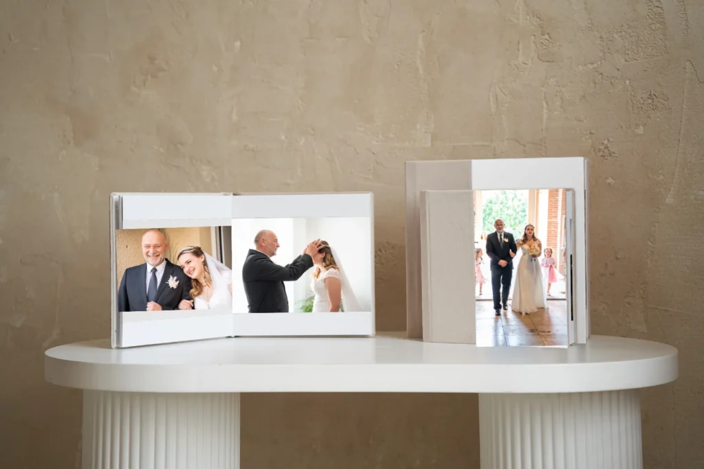 L'album des parents, ouvert sur une double page