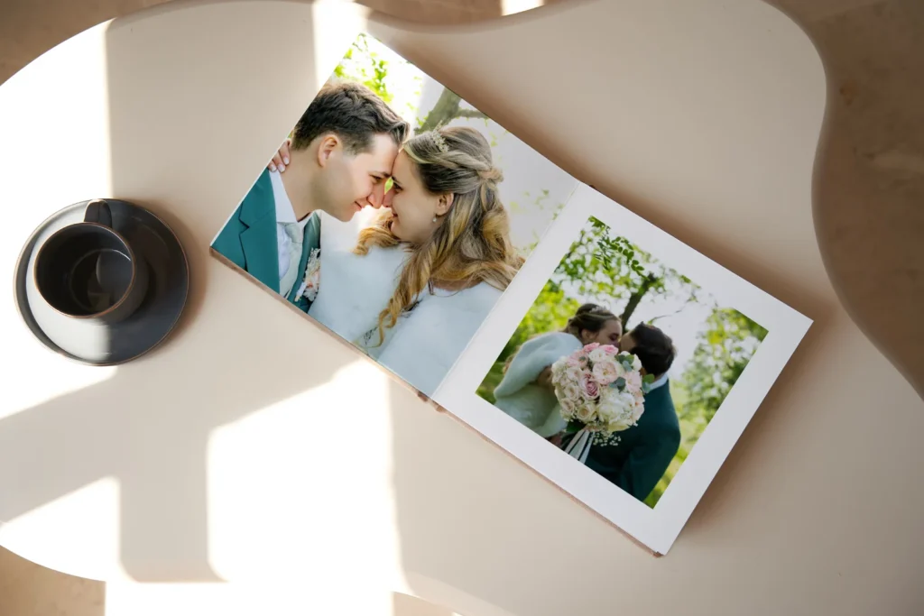 Album 30×30 ouvert à plat